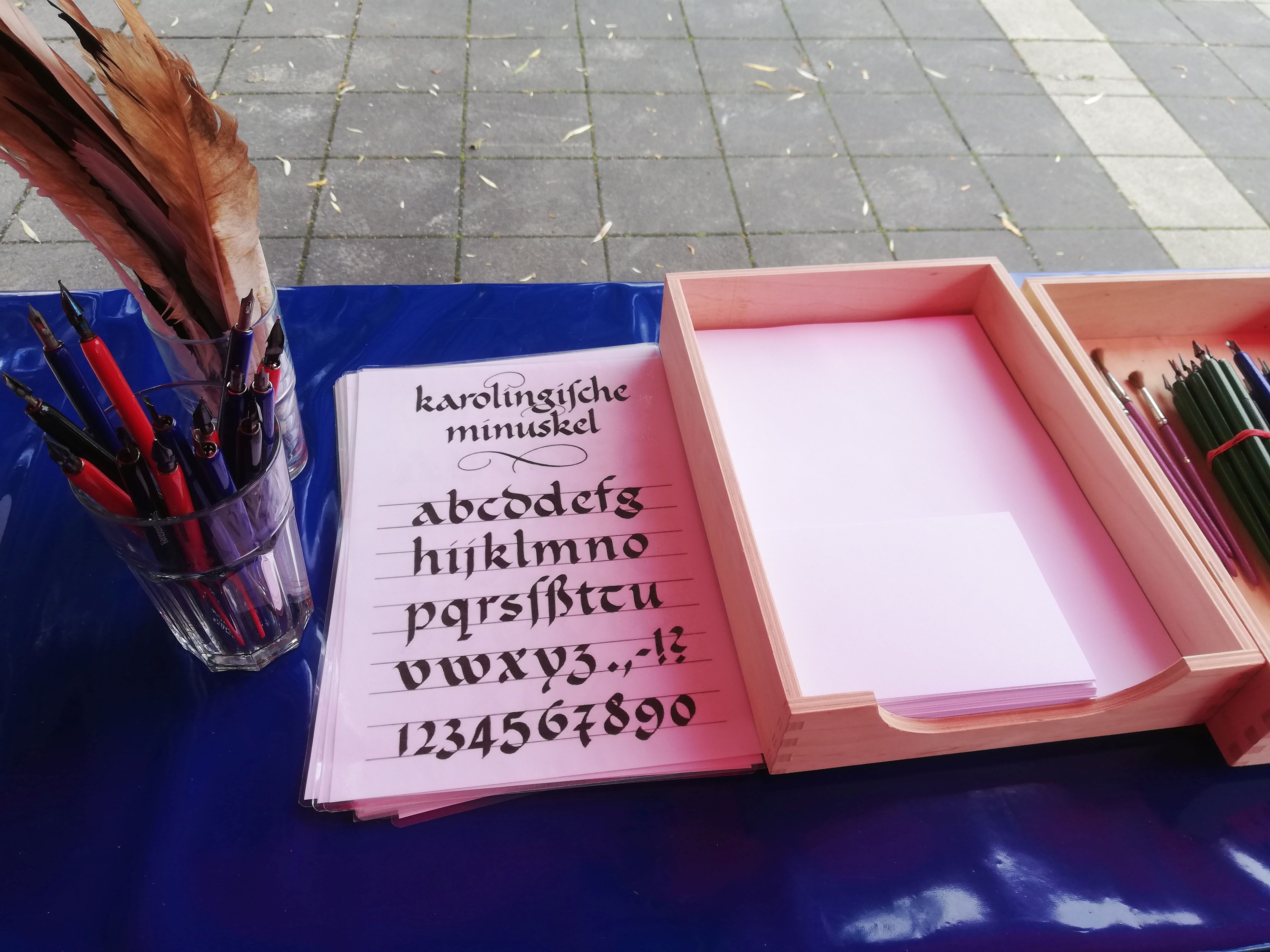 Karolingische Minuskel auf dem Elbenplatz in Böblingen